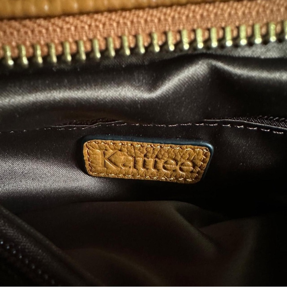 Tan Leather Tote with Double Handles and Structured Design - Picture 5 of 5